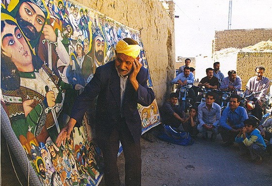 پرونده:درویش محمد عارفیان در حال پرده خوانی.jpg