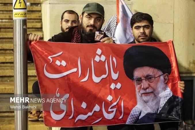 پرونده:پرچم یا لثارات الخامنه ای.jpg