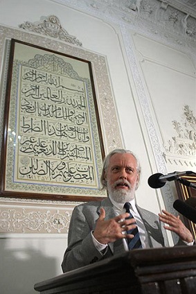 پرونده:ویلیام چیتیک در حال سخنرانی.jpg