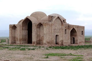 مقبره شهرستانی در نزدیکی درگز