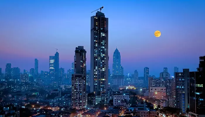 پرونده:بمبئی در شب.webp