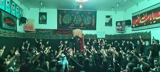 پرونده:عزاداری در حسینیه الحیدریه.webp