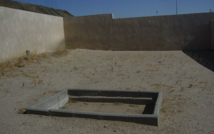 Grave of Maymuna bt. al-Harith.jpg