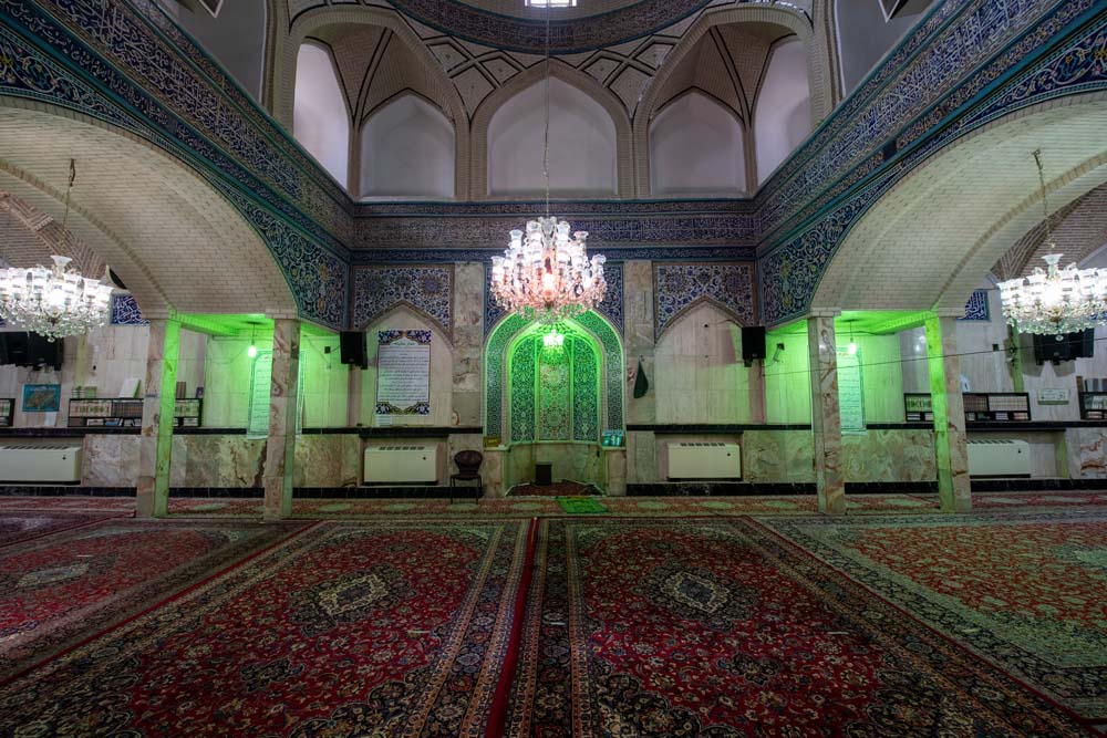 نمایی از محراب مسجد سید عزیزالله