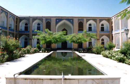 نمایی از مدرسه علمیه خیرات‌خان در مشهد