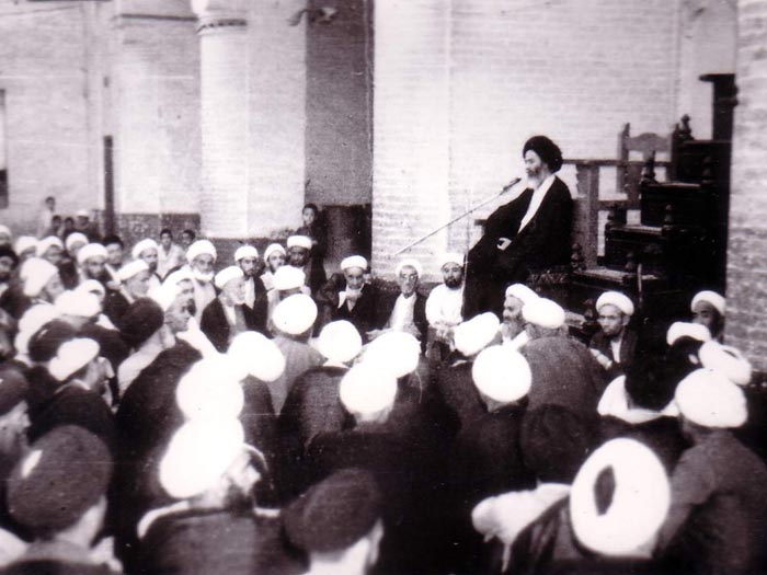 سید محمد شاهرودی در حال تدریس در مسجد هندی
