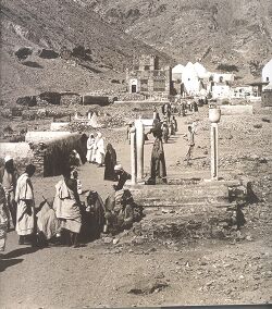 An old picture of Al-Ma'at Cemetery before it was demolished by Wahhabis in 1343/1925.